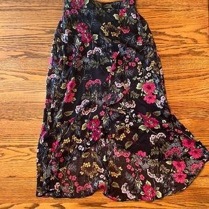 ROZ & ALI FAUX WRAP HI/LOW BLACK FLORAL SKIRT